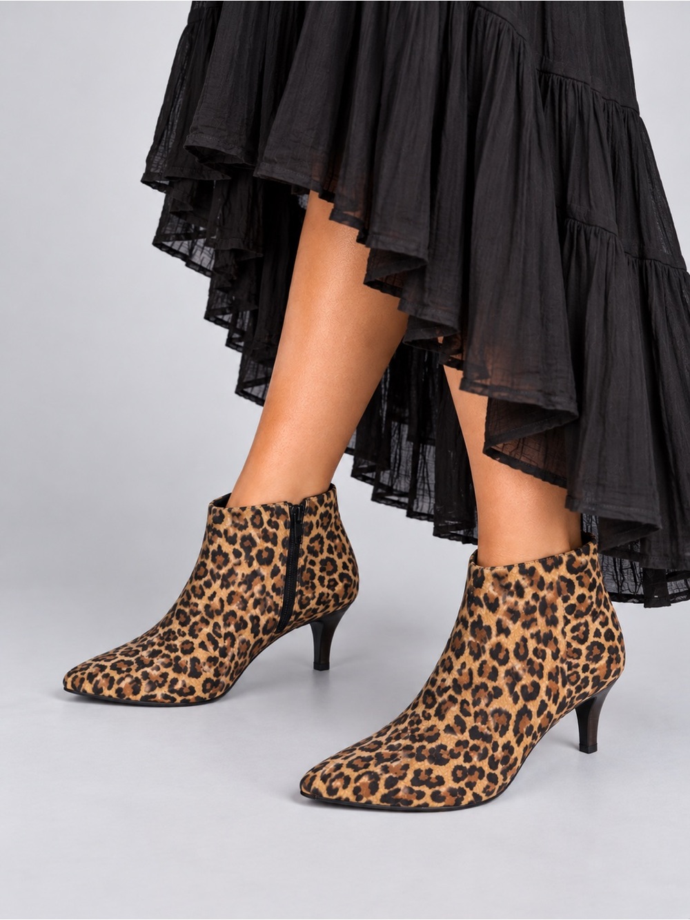 Ladies Clarks Leopard Print Pointed Toe Ankle Boots - Black/Tan